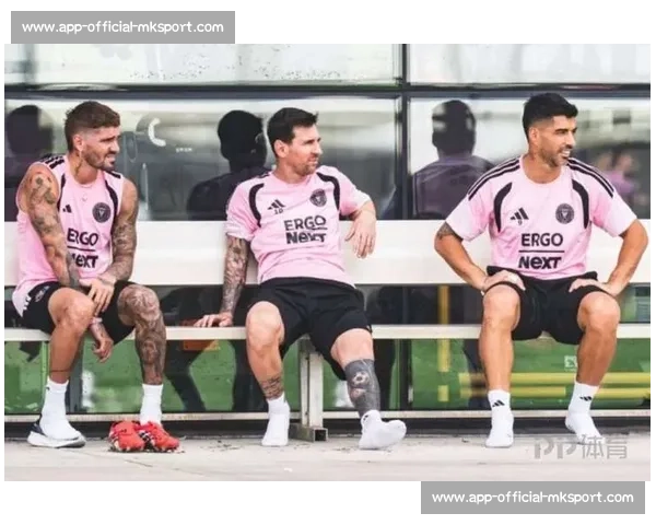 甲亢哥社媒晒梅西无视瞬间：3700 万粉丝网红遭遇追星滑铁卢