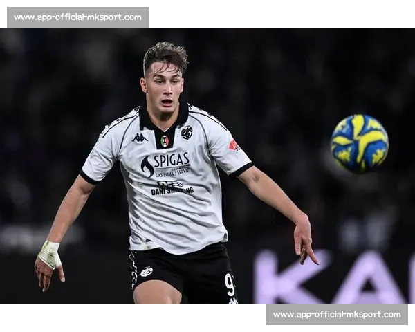 官方：27 岁门将巴列斯自由身回归贝蒂斯 青训出身签约至 2030 年