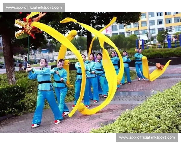 当跑鞋邂逅千年傩面：贵马赛道上演非遗时尚秀