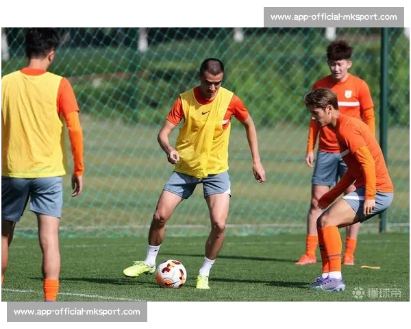 焕新绿茵场,全力备战新赛季 焕新绿茵场,全力备战新赛季