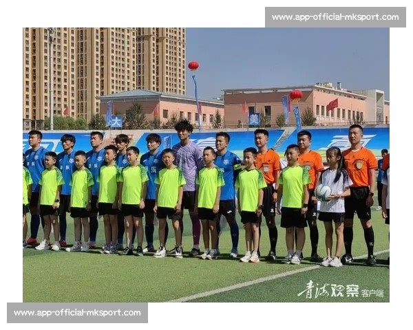 蓝白战火重燃：青超联赛巅峰对决燃爆高原绿茵场